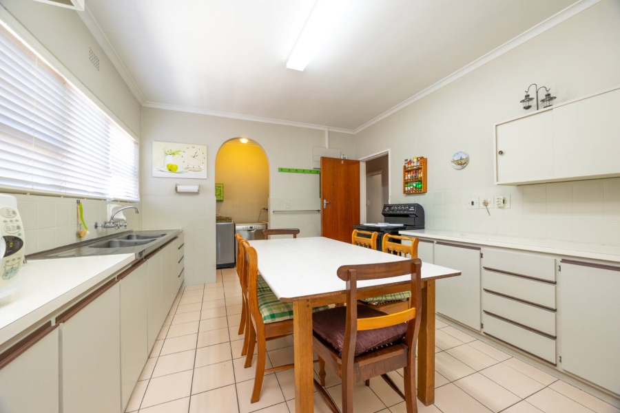 6 Bedroom Property for Sale in Goodwood Estate Western Cape